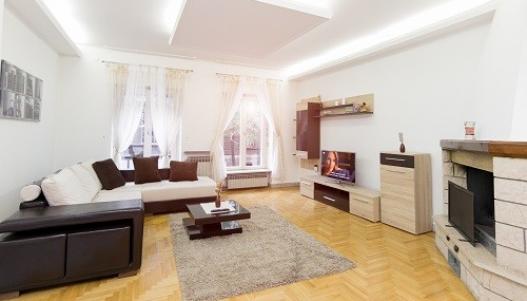 Deluxe Two-Bedroom Apartment With Fireplace